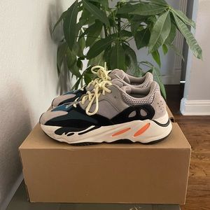 YEEZY 700 WAVER RUNNER 8.5